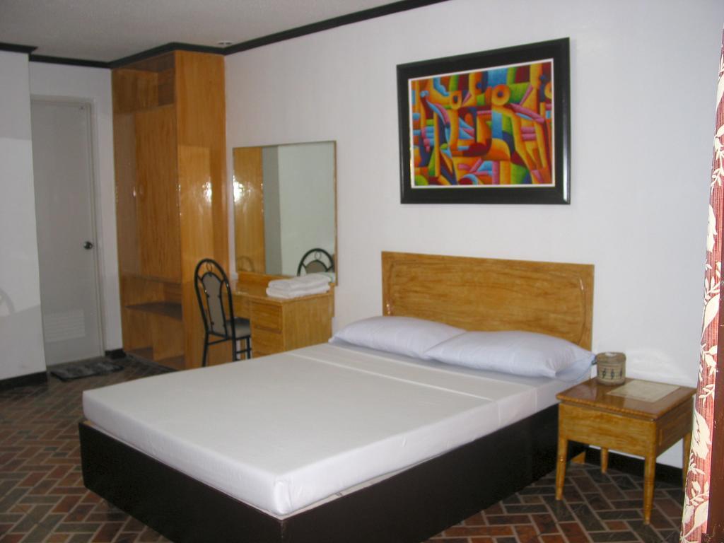 Crosswinds Ocean Hotel Paranaque City Экстерьер фото